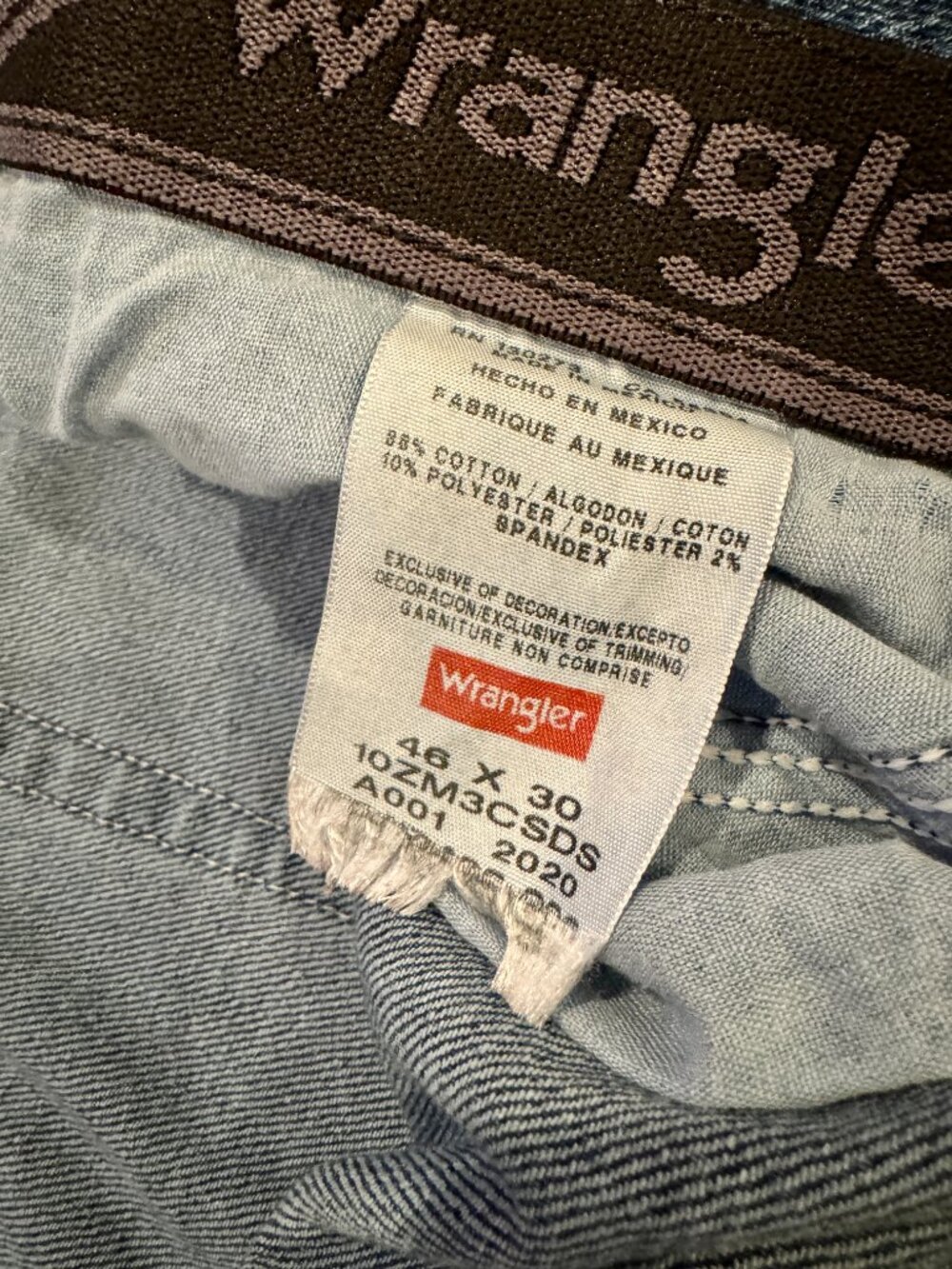 Wrangler Authentics Men’s Comfort Flex Waist Relaxed Fit Jeans 46x30 Light Blue - Picture 7 of 7